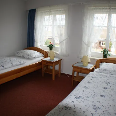 Ferienwohnungen Im Hotel Garni Zur Post Apartment Utersum
